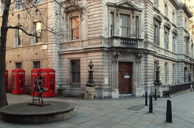 Bow Street, London WC2 - geograph.org.uk - 3286659