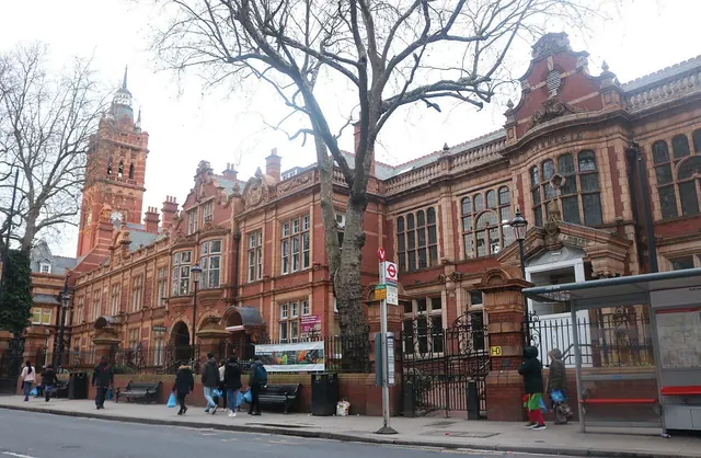 Newham Town Hall, East Ham - geograph.org.uk - 7118412